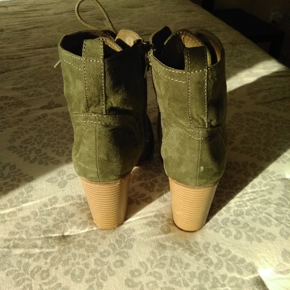 Olive green suede boots - Picture 7 of 10